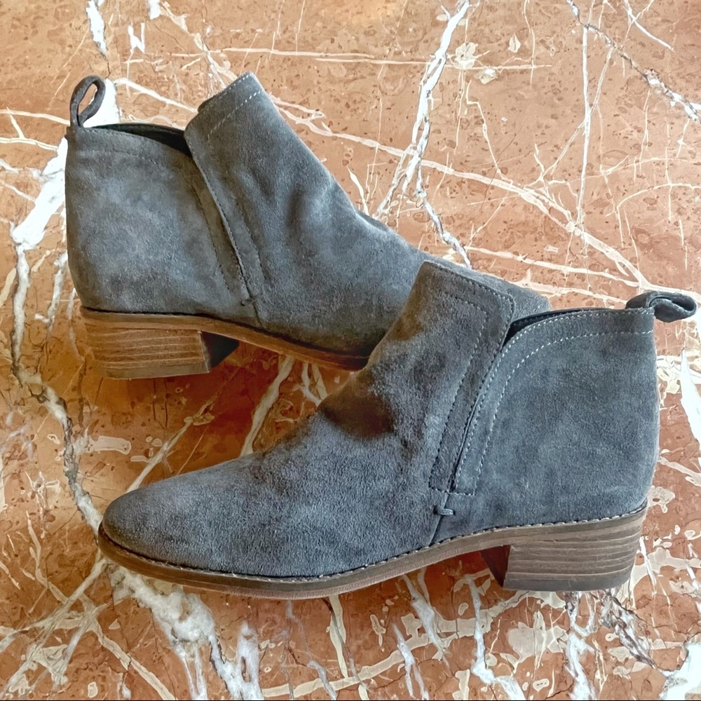 Dolce Vita Tessey grey suede boots sz 9